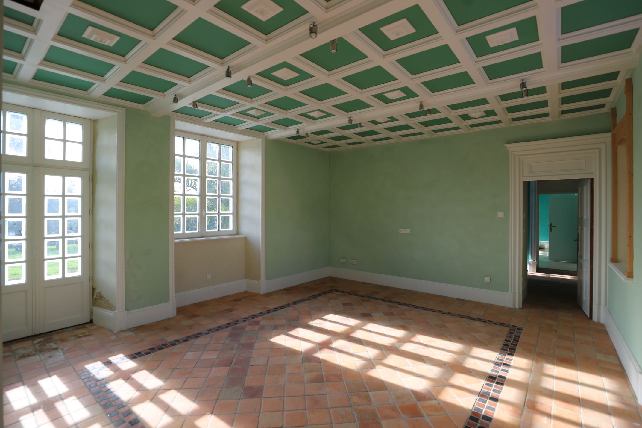 SALON AVANT